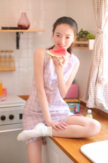 教师妈妈穿超薄连衣裙
